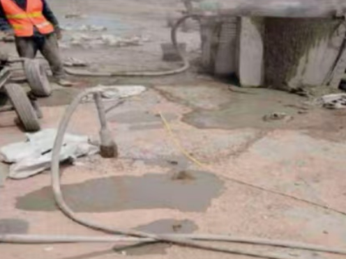 铺前镇水泥混凝土路面板底注浆技术 路面脱空注浆整治方案